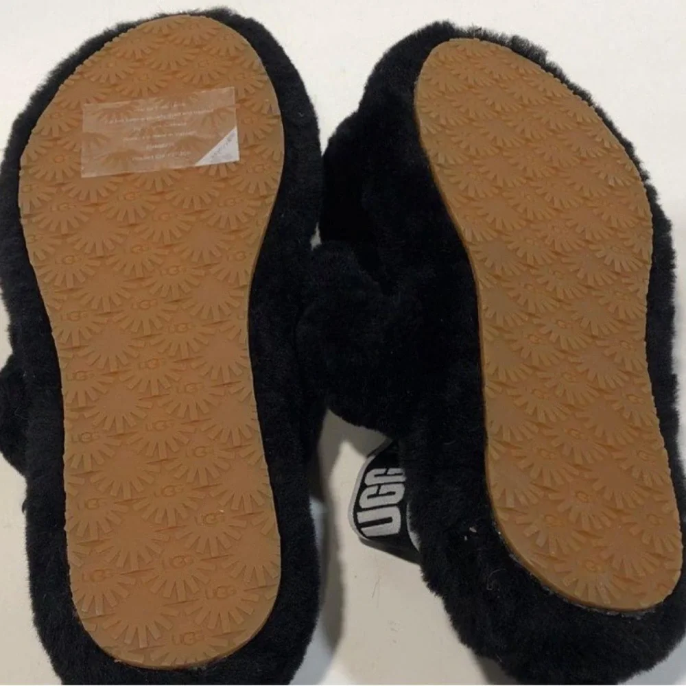 NEW!! Girls UGG Oh Yeah Black Fuzzy Slippers Size 6